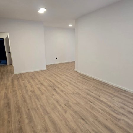 Tirane, jepet me qera zyre Kati 2, 107 m² 1.200 € (Rr. Myslym Shyri te Albtelecom)