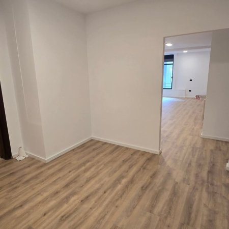 Tirane, jepet me qera zyre Kati 2, 107 m² 1.200 € (Rr. Myslym Shyri te Albtelecom)