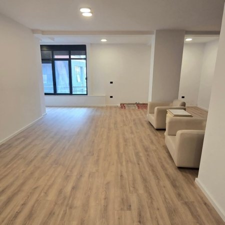 Tirane, jepet me qera zyre Kati 2, 107 m² 1.200 € (Rr. Myslym Shyri te Albtelecom)
