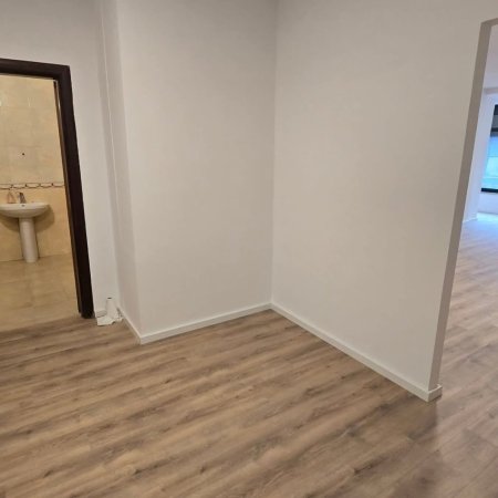 Tirane, jepet me qera zyre Kati 2, 107 m² 1.200 € (Rr. Myslym Shyri te Albtelecom)