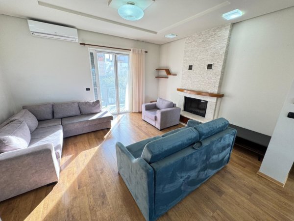 Tirane, jepet me qera apartament 3+1 , 1.700 € 