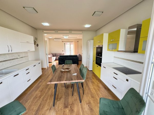 Tirane, jepet me qera apartament 3+1 , 1.700 € 