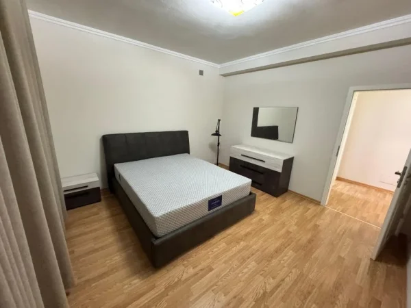 Tirane, jepet me qera apartament 3+1 , 1.500 €