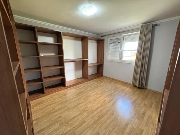 Tirane, jepet me qera apartament 3+1 , 1.500 €