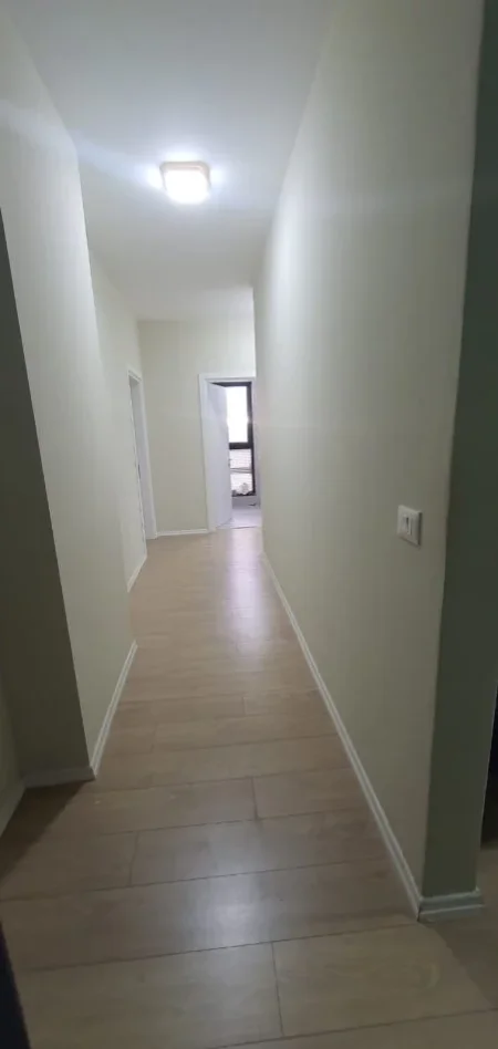 Tirane, jepet me qera zyre Kati 8, 125 m² 850 € (Garden Building)