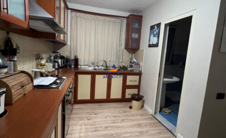 Tirane, shitet apartament 3+1+Ballkon Kati 4, 120 m² 
