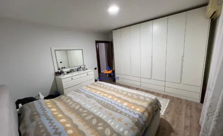 Tirane, shitet apartament 3+1+Ballkon Kati 4, 120 m² 