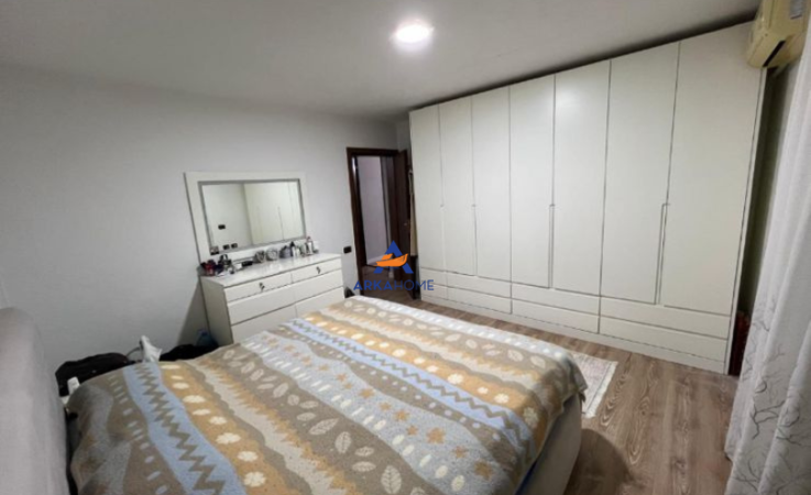 Tirane, shitet apartament 3+1+Ballkon Kati 4, 120 m² 