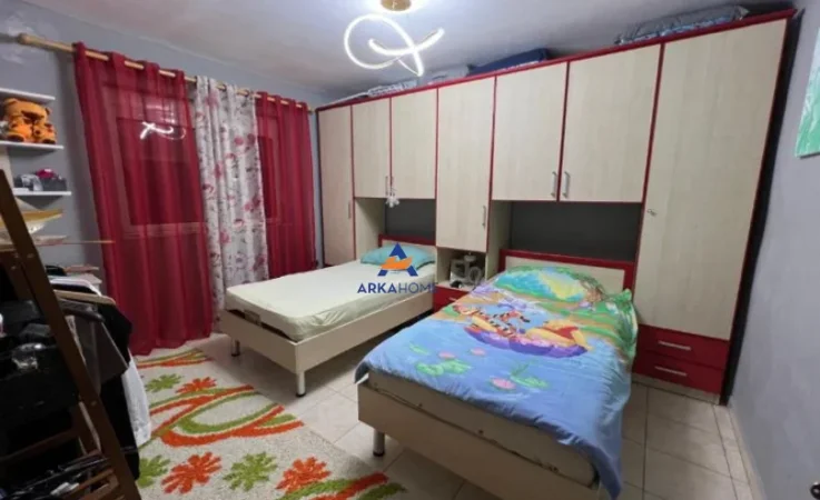 Tirane, shitet apartament 3+1+Ballkon Kati 4, 120 m² 