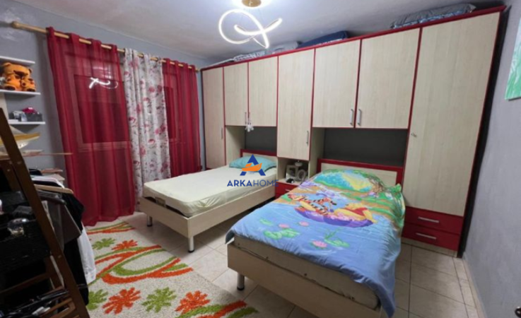 Tirane, shitet apartament 3+1+Ballkon Kati 4, 120 m² 