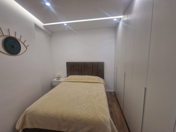 Tirane, jepet me qera apartament 2+1+Ballkon Kati 5, 76 m² 550 € (Rr. Karl Gega te Stc. i Trenit)