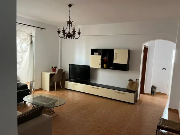 Tirane, jepet me qera apartament 2+1+Ballkon Kati 5, 76 m² 550 € (Rr. Karl Gega te Stc. i Trenit)