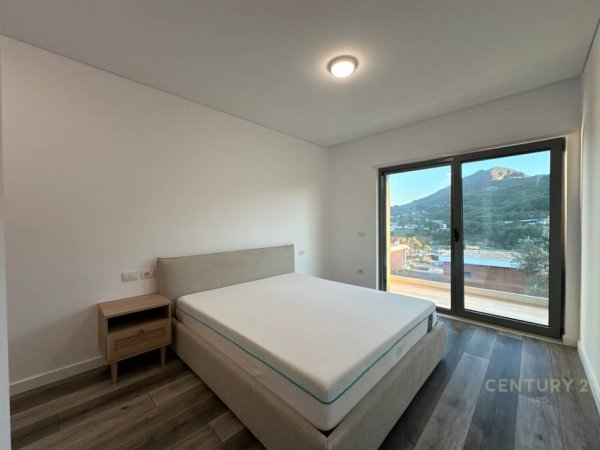 Tirane, jepet me qera Vile 2 Katshe Kati 2, 220 m² 2.500 € (Rezidenca Olive Grove)