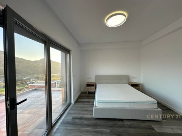 Tirane, jepet me qera Vile 2 Katshe Kati 2, 220 m² 2.500 € (Rezidenca Olive Grove)