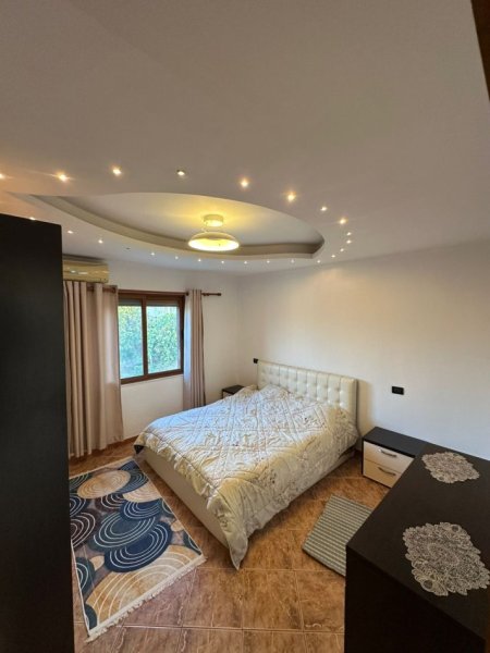 Tirane, jepet me qera apartament 2+1 , 350 € 