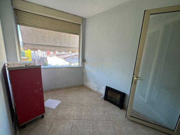 Tirane, jepet me qera apartament 2+1 Kati 5, 94 m² 750 € (Rr.Sami Frasheri)