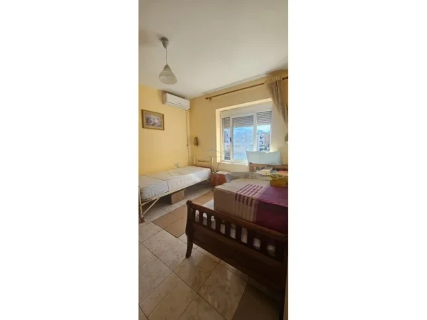 Vlore, shitet apartament 2+1+Ballkon Kati 3, 105.000 € (Rruga Riza Salati)
