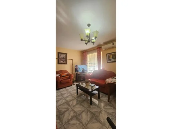 Vlore, shitet apartament 2+1+Ballkon Kati 3, 105.000 € (Rruga Riza Salati)