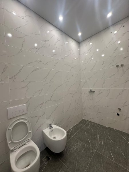 Tirane, jepet me qera apartament 1+1 Kati 4, 70 m² 750 € (Spring Residence, Vasil Shanto)