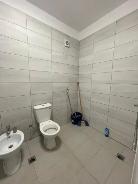 Tirane, shitet apartament 3+1 Kati 2, 102 m² 160.000 € (PERBALLE AMERIKAN3)