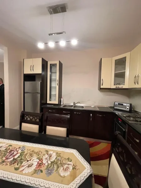 Tirane, shitet apartament 3+1 Kati 2, 102 m² 160.000 € (PERBALLE AMERIKAN3)