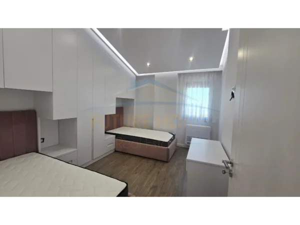 Tirane, jepet me qera apartament 2+1 Kati 7, 120 m² 550 € (Rruga Thesarit,Fresku)