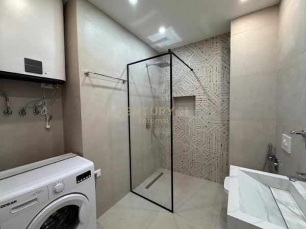 Tirane, jepet me qera apartament 2+1 , 800 € (Kodra e diellit)