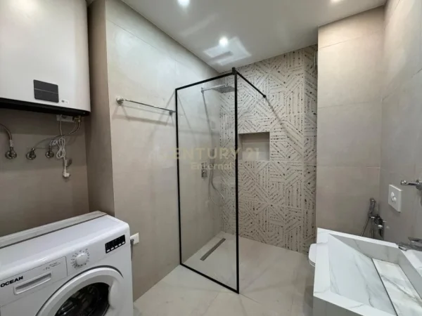 Tirane, jepet me qera apartament 2+1 , 800 € (Kodra e diellit)