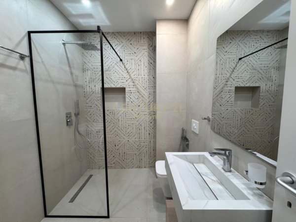 Tirane, jepet me qera apartament 2+1 , 800 € (Kodra e diellit)