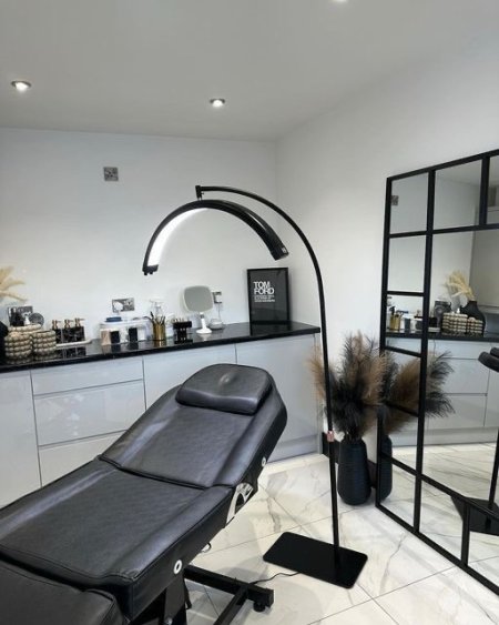 Tirane, shes Super biznes dermoestetik 18.000 €