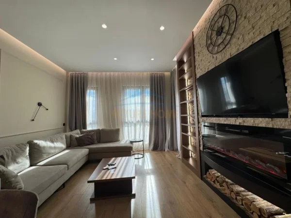 Tirane, jepet me qera apartament 1+1 Kati 8, 76 m² 850 € (Rruga Kavajes)