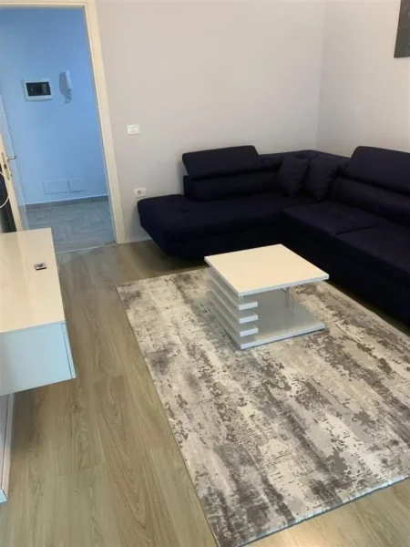 jepet me qera apartament Kati 2, 95 m² 700 € (ISH PARKU AUTOBUSAVE)