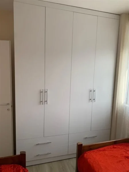jepet me qera apartament Kati 2, 95 m² 700 € (ISH PARKU AUTOBUSAVE)