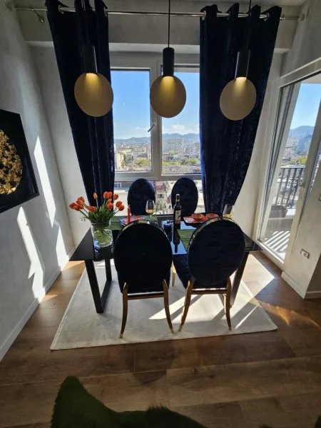 Tirane, shes apartament 2+1+Ballkon , 90 m² 297.000 € (21 Dhjetori)