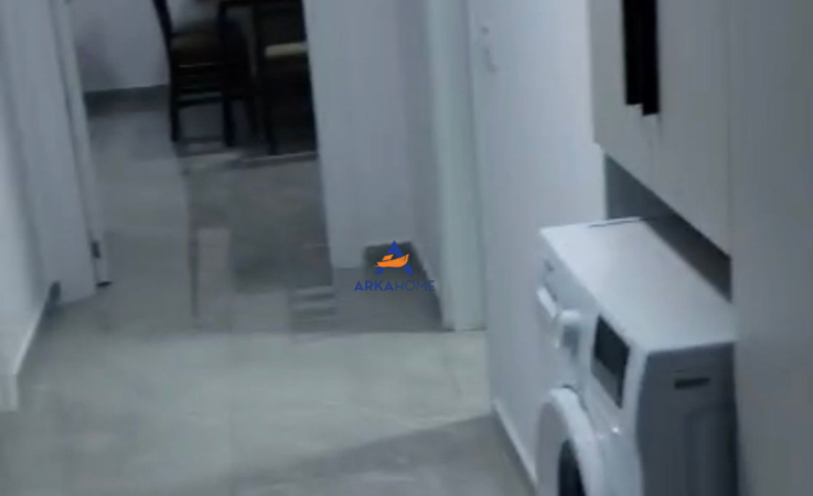 Tirane, jepet me qera 2+1+Ballkon Kati 3, 110 m² 571 € 