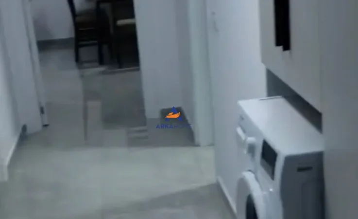 Tirane, jepet me qera 2+1+Ballkon Kati 3, 110 m² 571 € 