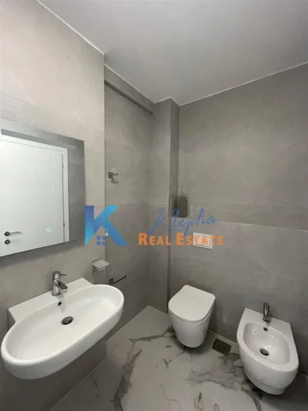 Tirane, jap me qera apartament 2+1+Ballkon Kati 4, 72 m² 650 € (LIQENI I THATE TE KOMPLEKSI GREEN TERRACE)