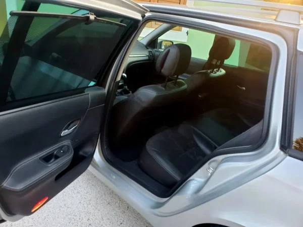 Shqiperi, shes makine Renault Nafte, gri metalizato automatik Klima 172.321 km 2.900 €