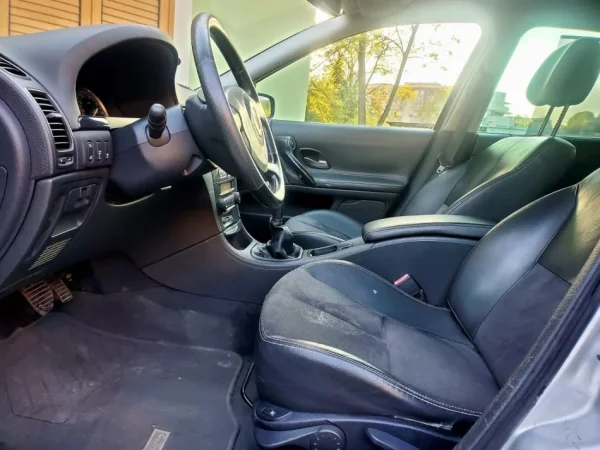 Shqiperi, shes makine Renault Nafte, gri metalizato automatik Klima 172.321 km 2.900 €