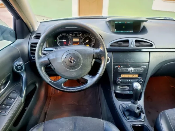 Shqiperi, shes makine Renault Nafte, gri metalizato automatik Klima 172.321 km 2.900 €