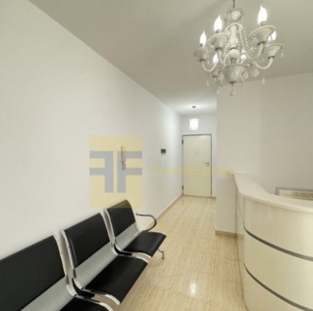 Tirane, jepet me qera ambjent biznesi Kati 3, 64 m² 700 € 