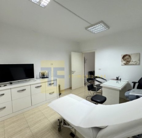 Tirane, jepet me qera ambjent biznesi Kati 3, 64 m² 700 € 