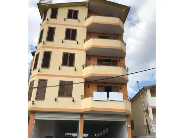 Tirane, jepet me qera Vile Kati 0, 1.450 m² 12.000 € (Spitali Ushtarak)