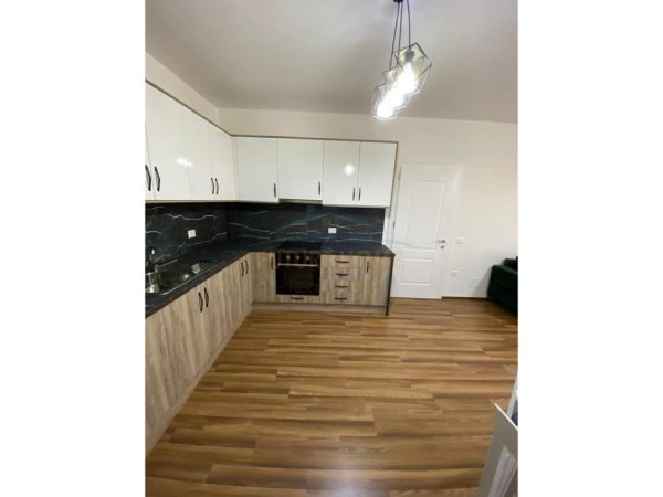 Tirane, shitet apartament 1+1 Kati 7, 72 m² 110.000 € 