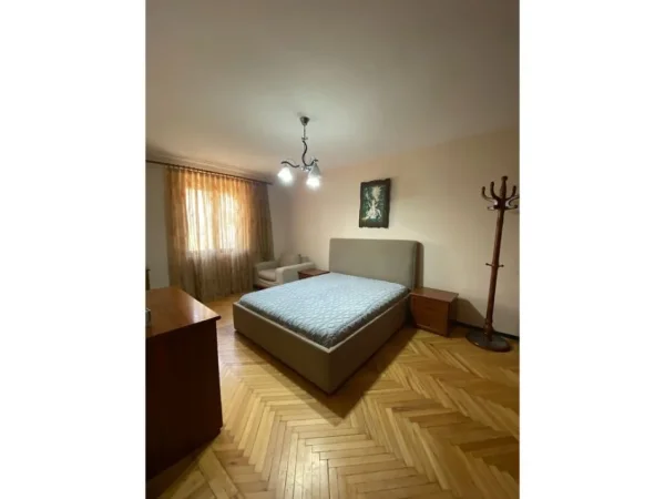 Tirane, jepet me qera apartament 2+1 Kati 3, 72 m² 700 € (Myslym Shyri)