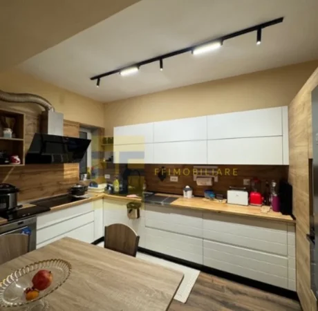 Tirane, shitet apartament 3+1+Ballkon , 144 m² 300.000 € (Komuna e Parisit)