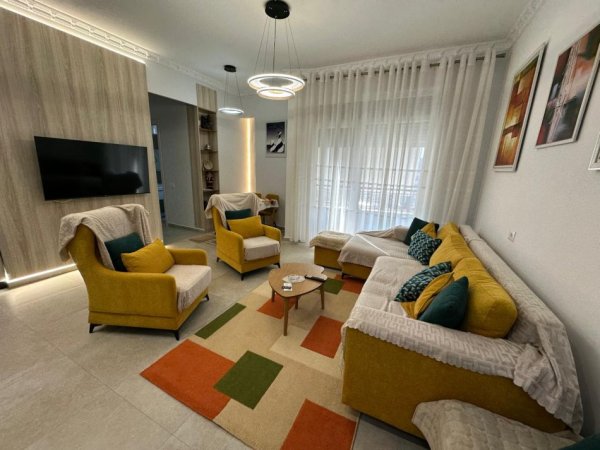 Tirane, jepet me qera apartament 2+1 Kati 8, 110 m² 1.300 € (Rruga Mine Peza)