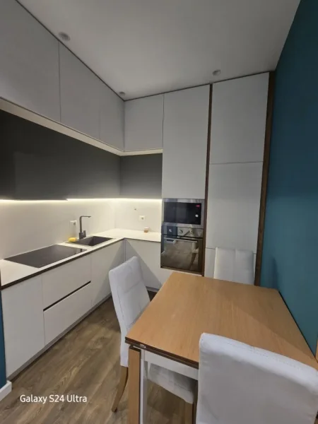 Tirane, jepet me qera apartament 1+1+Ballkon Kati 4, 72 m² 850 € (Delijorgji)
