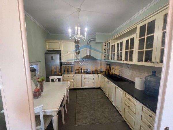 Tirane, shitet apartament 3+1+Ballkon Kati 3, 107 m² 280.000 € (Pranë Xhamisë)