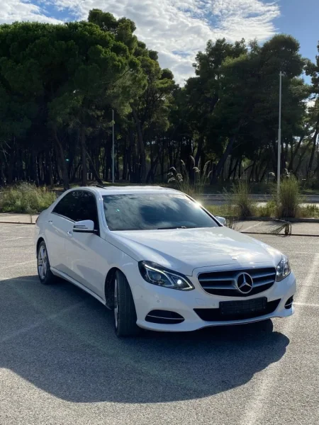Vlore, shes makine Mercedes Benz E220 2014 Nafte, e bardhë automatik Kondicioner 172.000 km 10.000 €